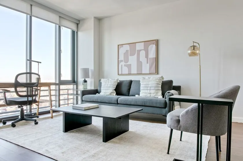 Stunning Central Square 1BR w/ Gym & W/D, by Blueground - Image 1