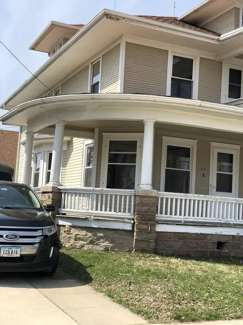 Beautifully preserved 5 bedroom home for gathering family and friends! - Image 1
