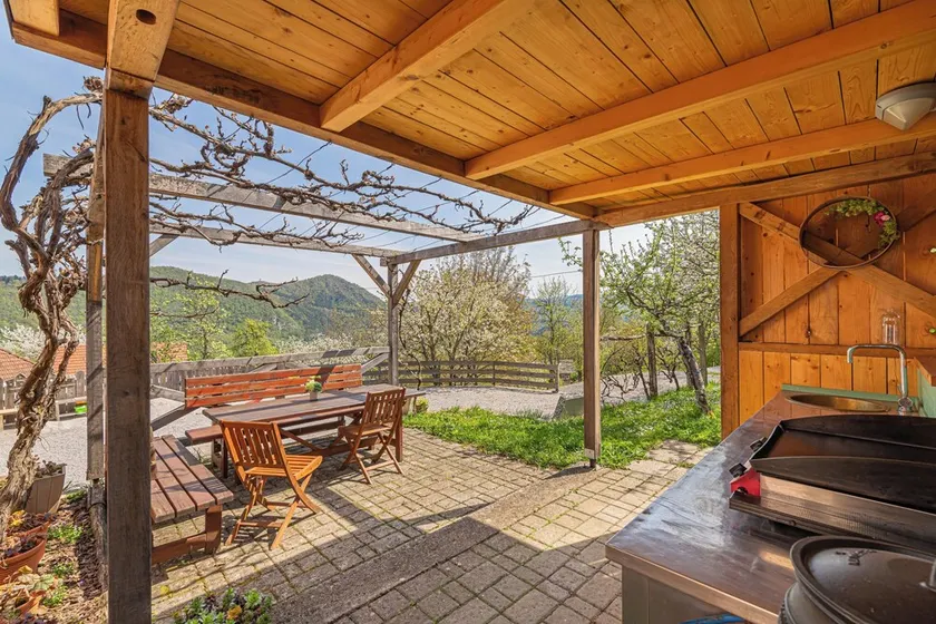 Lukec Homestead Adventure Stay - Happy Rentals - Image 1