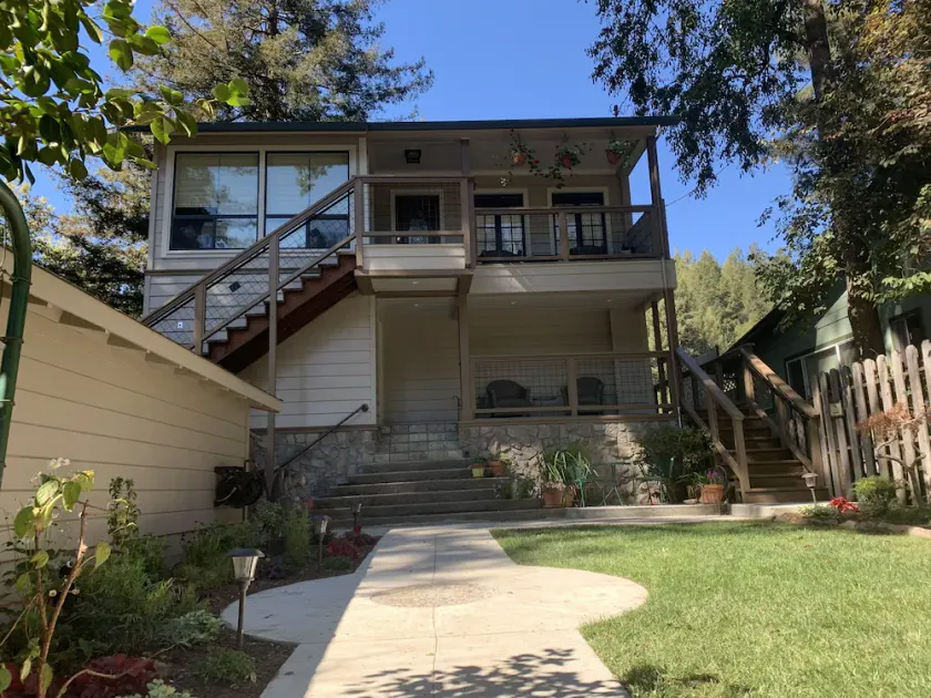 Riverfront Home, close to beach and restaurants - Image 1