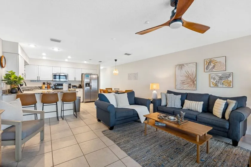 Seaside Serenity: Your Perfect Condo Escape! - Image 1