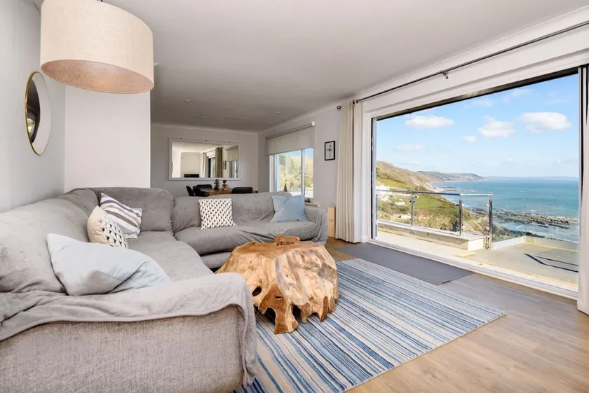 Stunning property for 6 with spectacular coastal views - Image 1