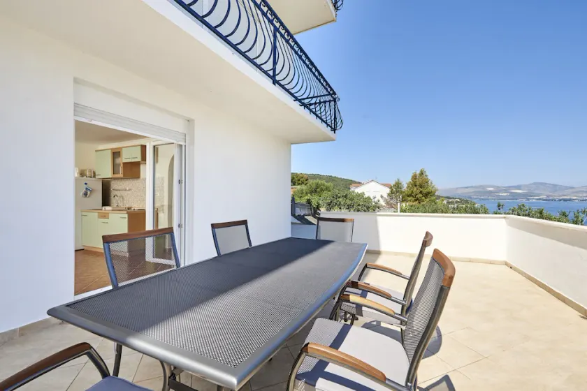 1-Zimmer-Ferienwohnung mit Terrasse und Meerblick Slatine (Ciovo) (A-15504-b) - Image 1