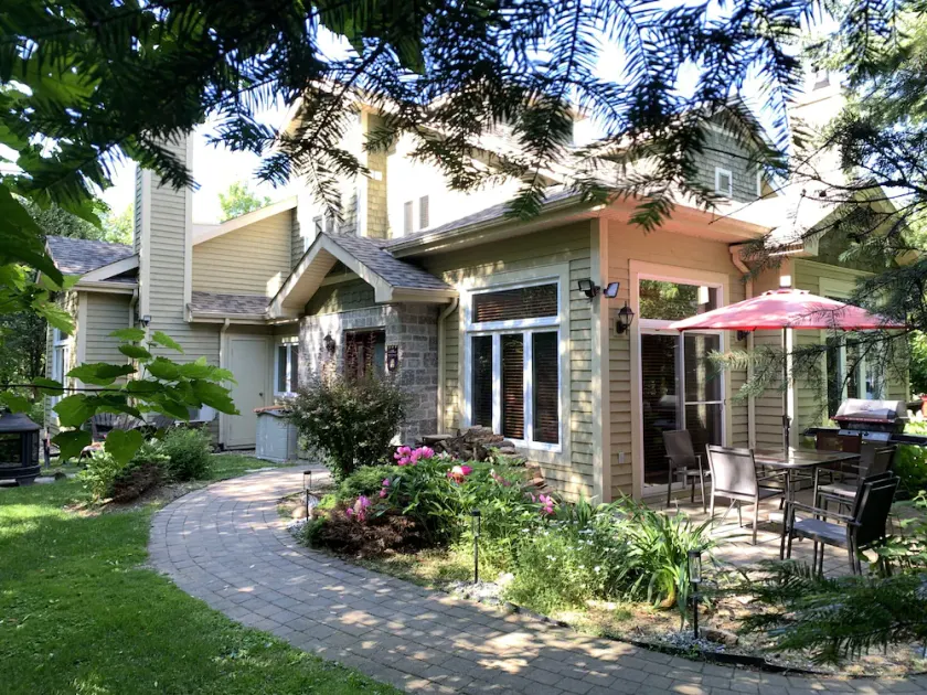 3 Bedroom, 2 Bathrooms, sleeps 7 - Image 1
