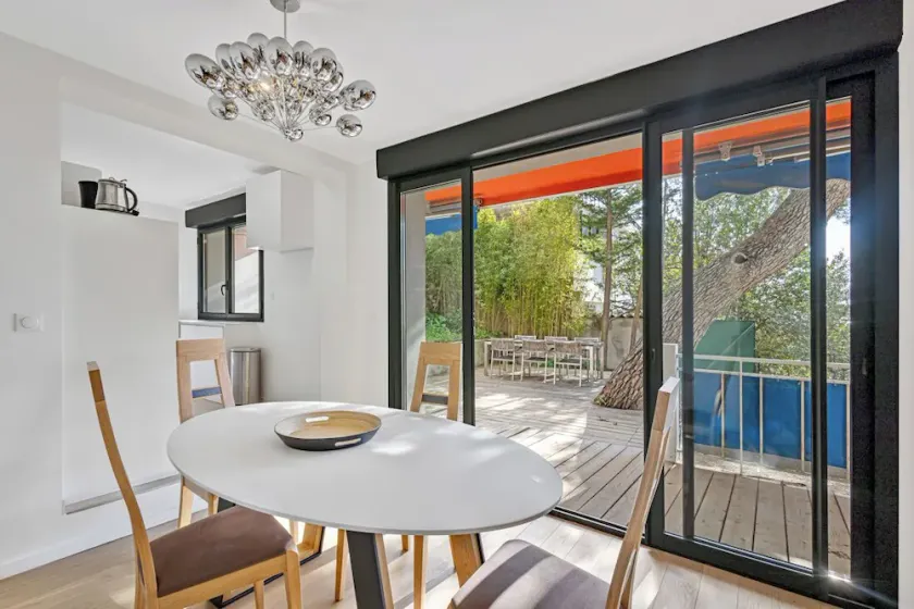 Apartment with garden - Image 1