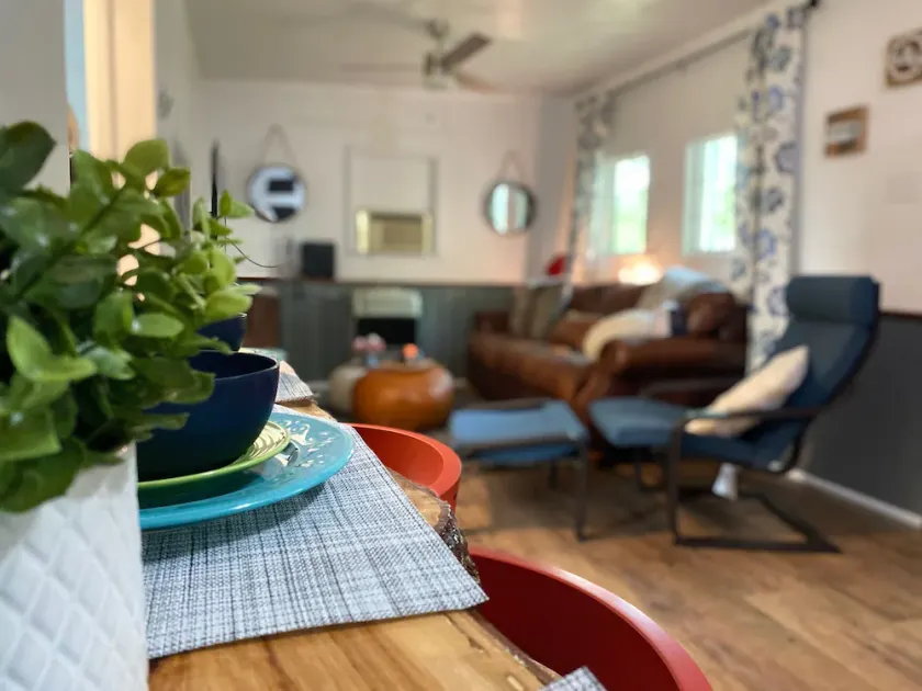 Little Bear Cottage-3 blocks from the lake! - Image 1