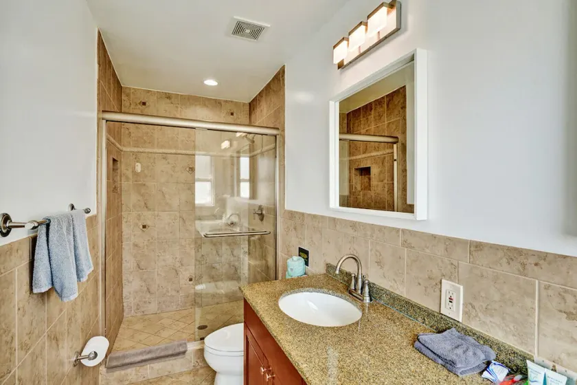 Deluxe 5BR Home near Beach - Image 1