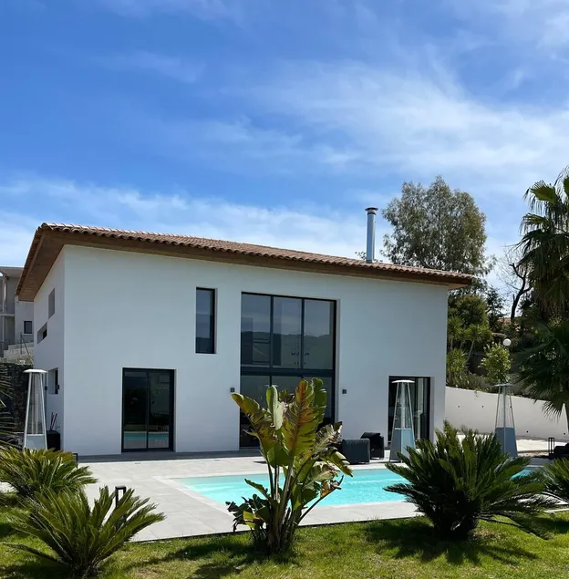 Large 220-metre villa with swimming pool 10 minutes from the beach - Image 1