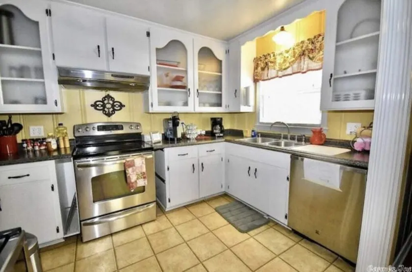 Magnolia Suite- 2 Bedrooms, Ensuite Bath - Image 1