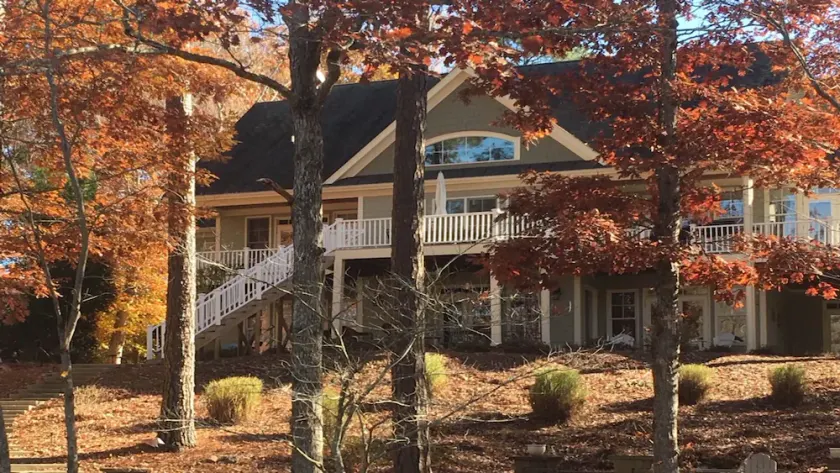 Lake Gaston 6BR 4BA 4500 SF main lake views in calm cove High Speed internet! - Image 1