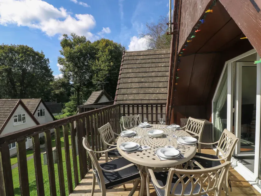 DEVINE LODGE, pet friendly, country holiday cottage in Callington - Image 1