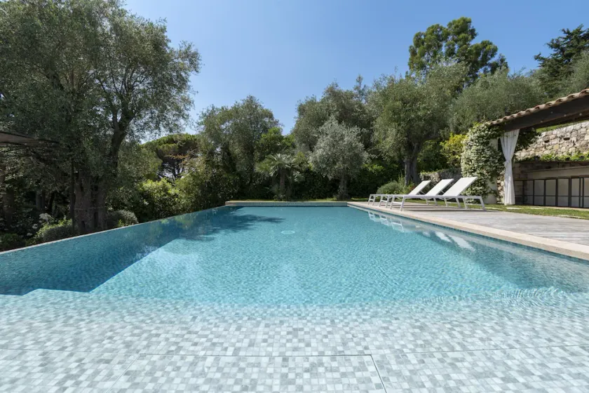 LUXURY VILLA IN PRIVATE SECURED DOMAIN - Image 1