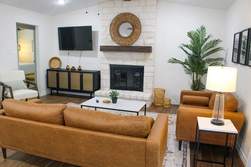 Newly Renovated Home! GREAT Location. PERFECT for long stays! 🌇 - Image 1