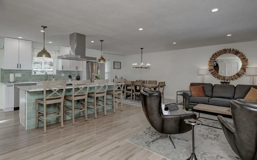 Hidden Gem - Ideal 4 Bedroom Centennial House - Image 1