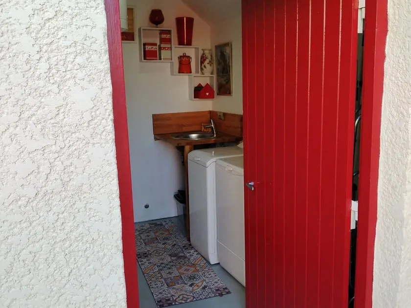 Charming Riverside Cottage Near Montargis with Nature & City Access - Image 1