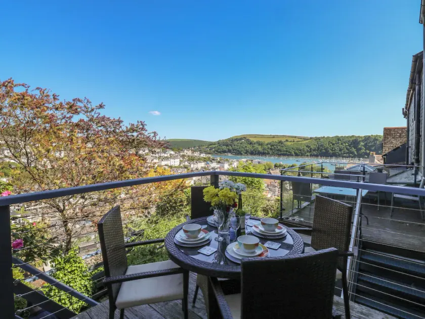 46 CROWTHERS HILL, pet friendly, with a garden in Dartmouth - Image 1