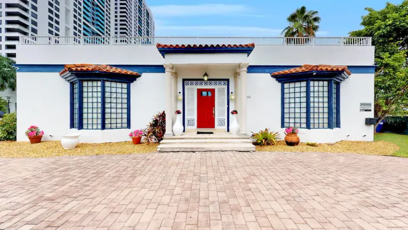 Villa Diamond in South Beach - Image 1