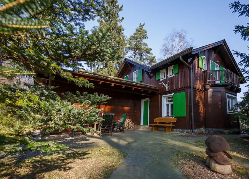 Exclusive holiday home for 8-10 people with sauna, barbecue area, 5 parking spaces - Image 1