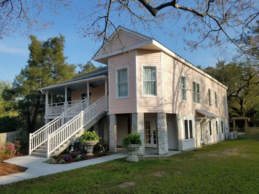 Abita Springs Hotel - Image 1