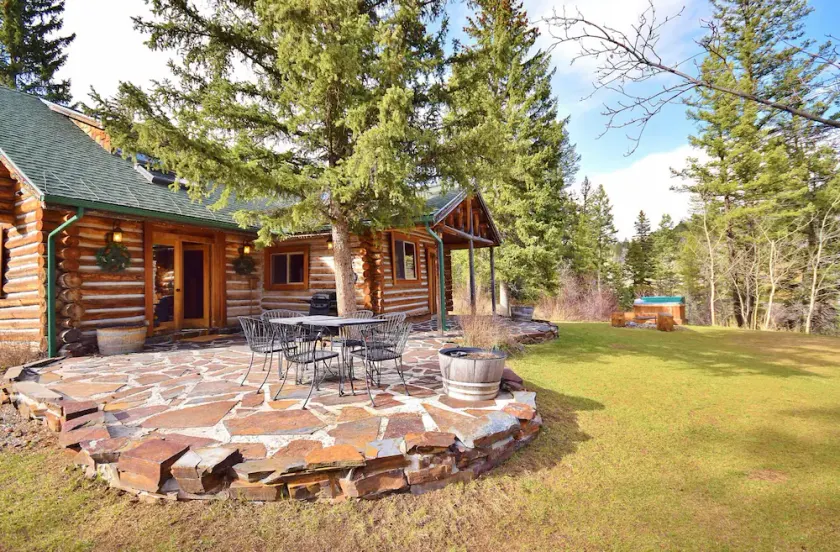 SPÉCIAL AUTOMNE! - Expérience MT Cabin unique avec bain à remous, ruisseau, forêt, emplacement! - Image 1