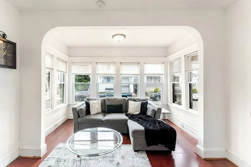 Centric property close to all the great things in the city - Image 1