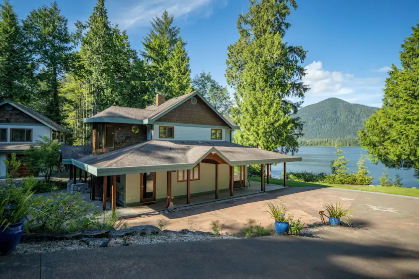 Bears Beach House - Image 1