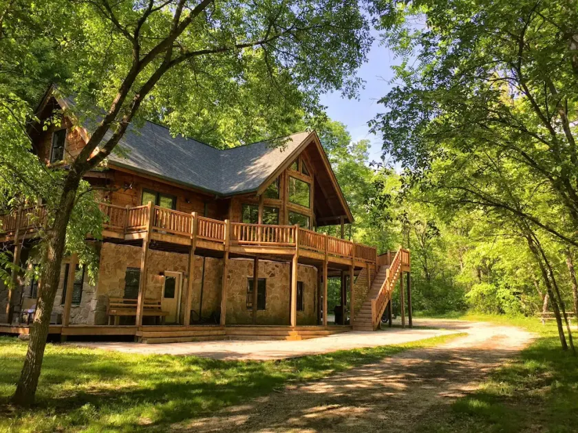 Log Cabin Feriehus på 62 private træbevoksede acres - Image 1