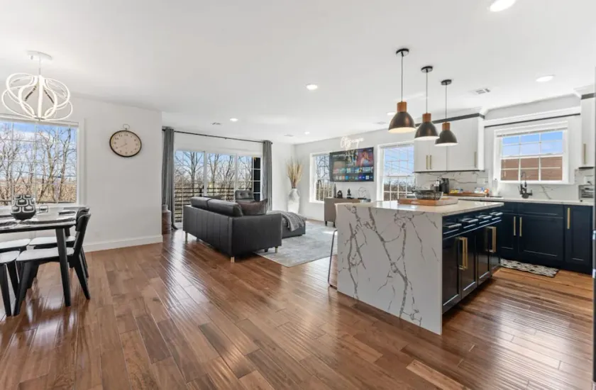 Cityscape Unit LOCATED APPROX 5 MIN. FROM NEWARK LIBERTY INTERNATIONAL AIRPORT - Image 1