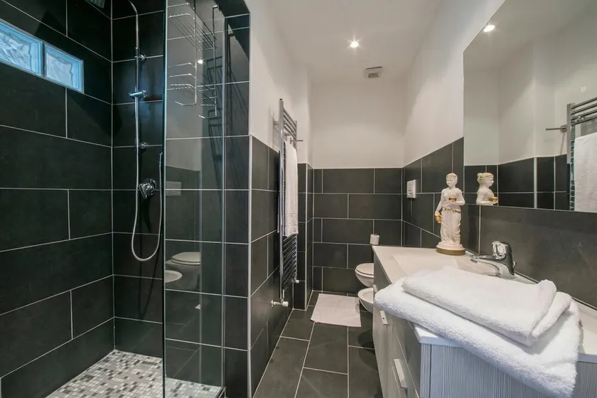 Menaggio Tosca Apartments - Image 1