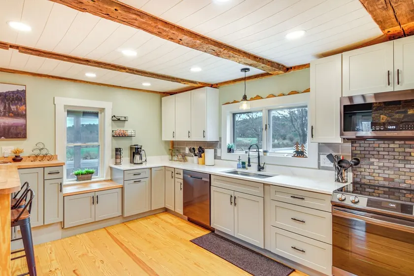 10 Mi to Skiing: Historic Farmhouse in Maine - Image 1