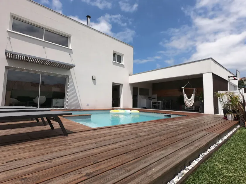 Beautiful contemporary house near the beaches. - Image 1
