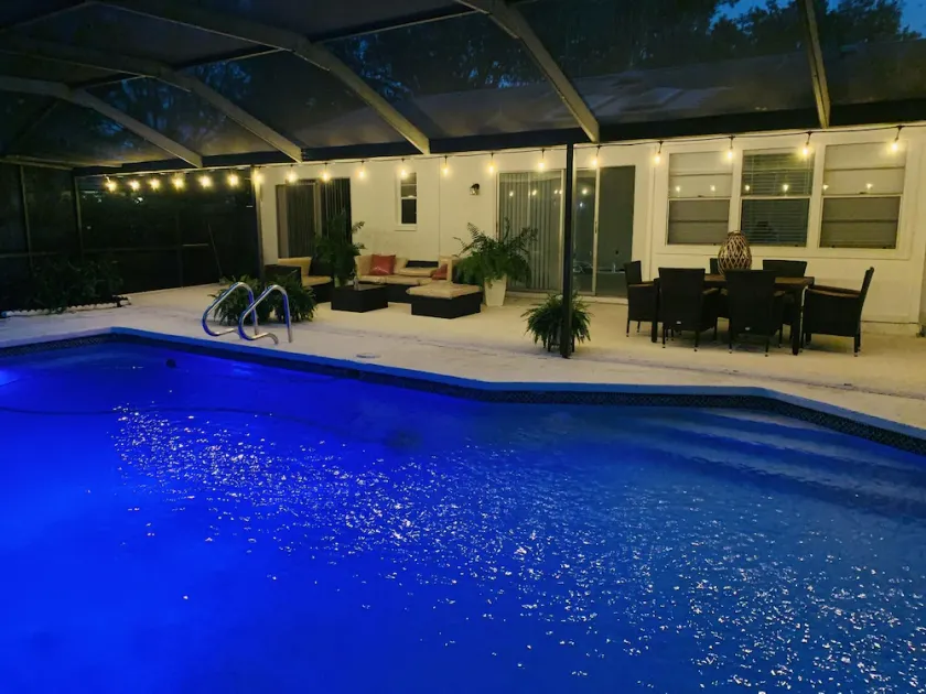 Yuri’s pool house. Salty & heated pool - Image 1