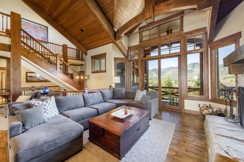 Maison de luxe de 4 chambres à coucher à Park City avec une vue imprenable sur la montagne - Image 1