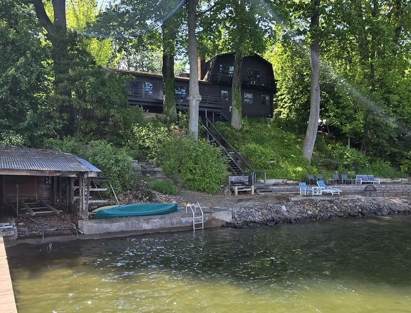 Fantastisk stort havnefront hjem på Sodus Bay m / privat strand, dok & svigerforældre - Image 1
