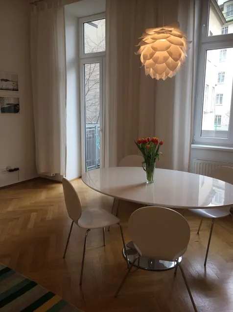 Lugnt läge med balkong och ändå i ett par minuter i centrum - Image 1