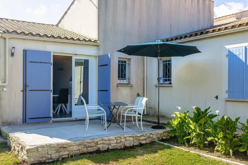 Apartment 'Between Countryside and Ocean' with Private Garden and Wi-Fi - Image 1