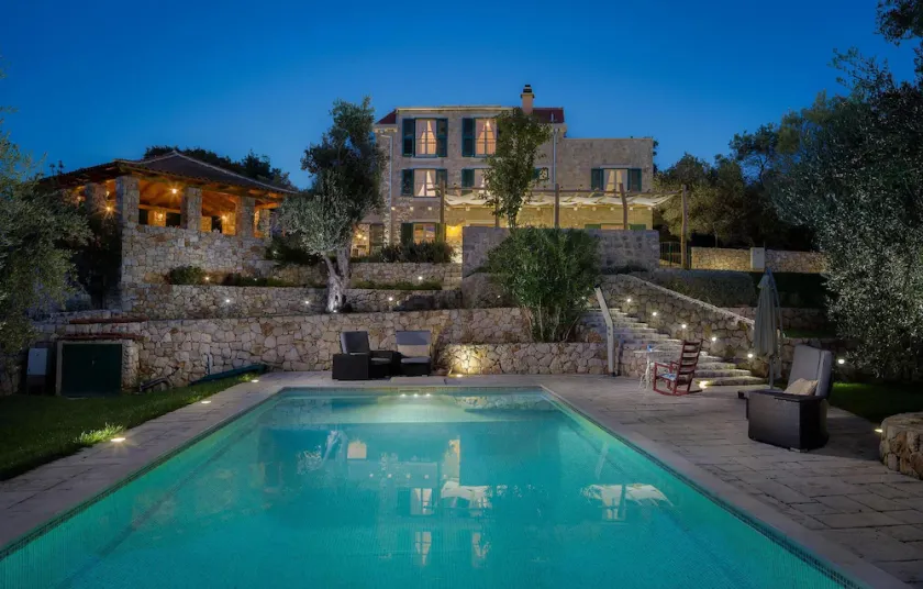6 bedroom amazing home in Sudurad - Image 1