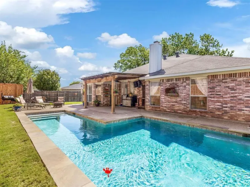Cozy 4 bd home W/Pool and Garage In Burleson - Image 1