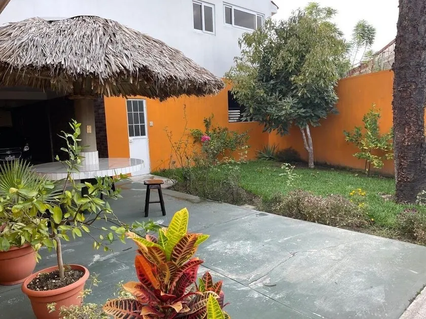 Beautiful house 20 minutes from the airport and 5 minutes from Mundo Petapa Park - Image 1