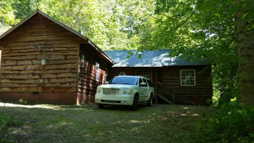 Fredelig hytte beliggende på en kant i Blue Ridge Mountains ved Cattail Creek - Image 1