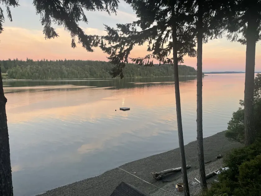 Private Island Escape on Puget Sound - Newly Remodeled! 60 minutes from Seattle! - Image 1