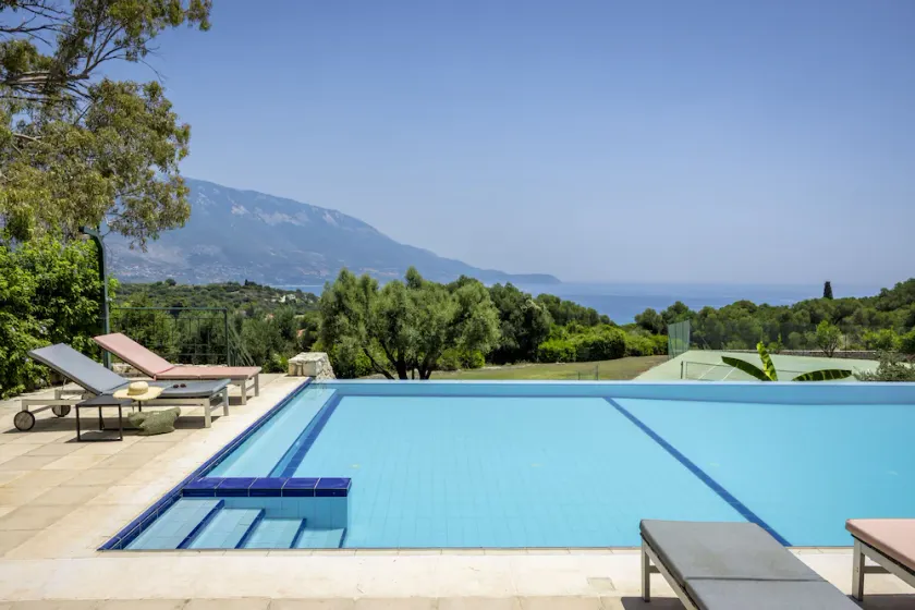 Special villa with beautiful views, pool and tennis court - Image 1
