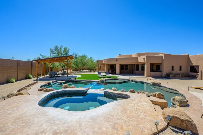 Voll ausgestattetes Ferienhaus mit Garten, privatem Pool und Whirlpool - Image 1