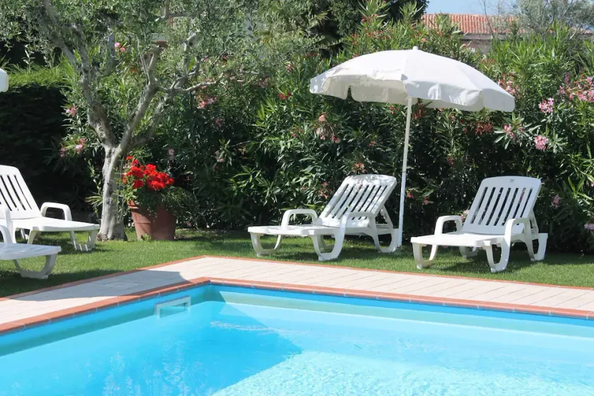 Apartamento de férias com piscina exterior e Wi-Fi - Image 1