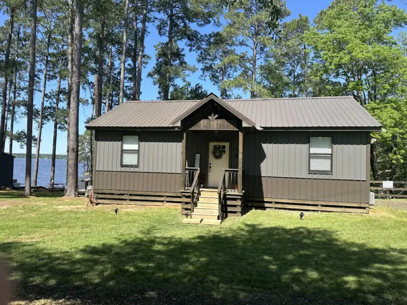 Angler Point Lake House Cottage - Image 1