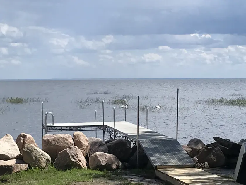 Green Bay Waterfront Cottage.  Year-Round Retreat. Private, 100 ft of lake view. - Image 1