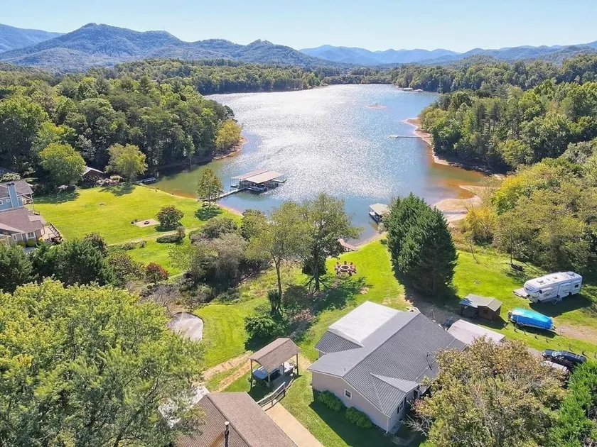 Red Door Retreat House & Cottage on Lake Chatuge- by Chatuge Home Concierge<br>Lakefront, private dock, fire pit, hot tub - Image 1