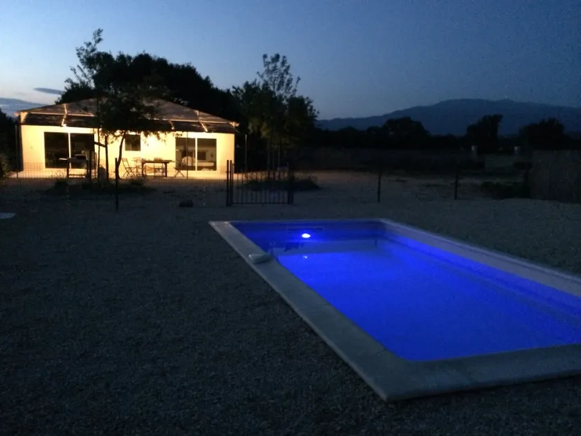Villa con piscina privada en el campo cerca del pueblo. - Image 1