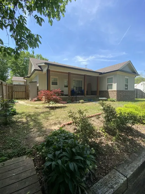 One block from Main Street, short ride to Oxford, Enid, Sardis and Grenada Lakes - Image 1