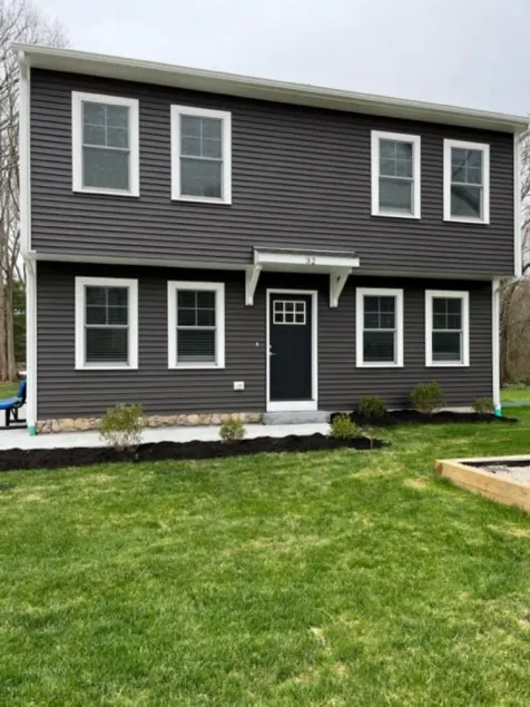 Brand new home close to Charlestown/Westerly beaches. - Image 1